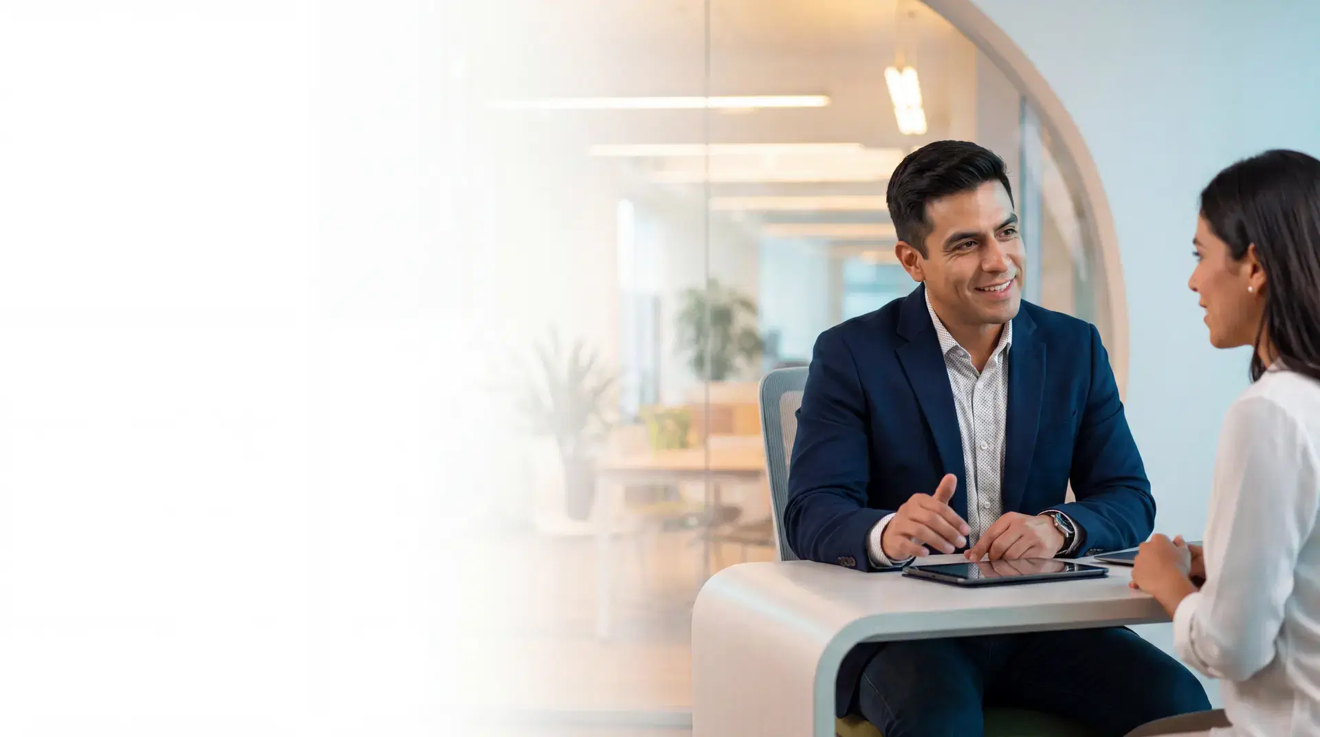 Tampa Seguros advisor talking closely with a client at the office